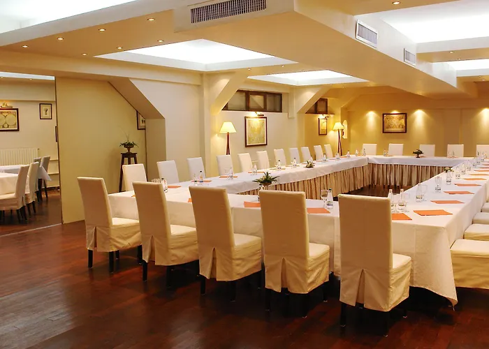 Arc De Triomphe Apartments